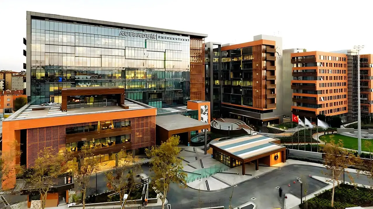 İstanbul Acıbadem Mehmet Ali Aydınlar Üniversitesi